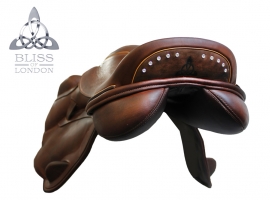 Paramour Jump Claret Newmarket Welt